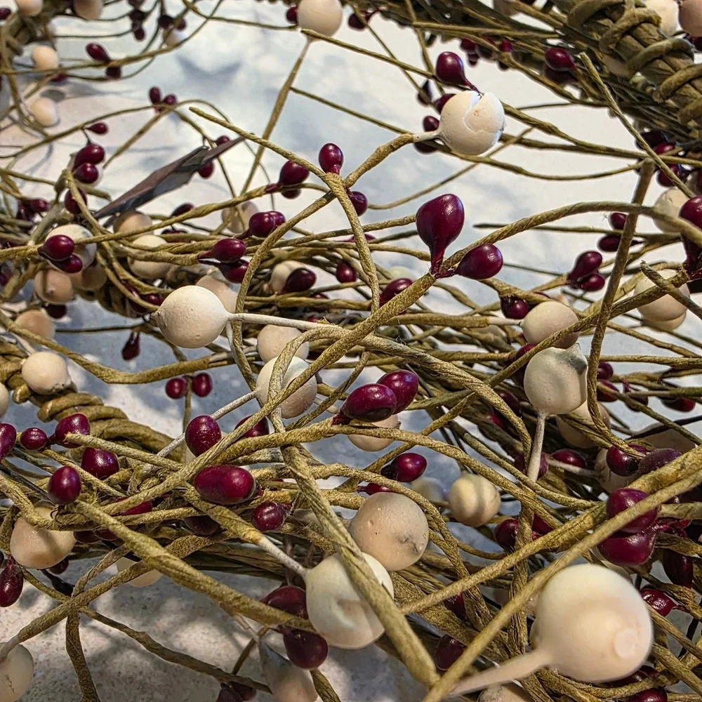 Pip Berry 9' Garland, Candle Rings Set Red Cream Rustic Primitive Christmas Star